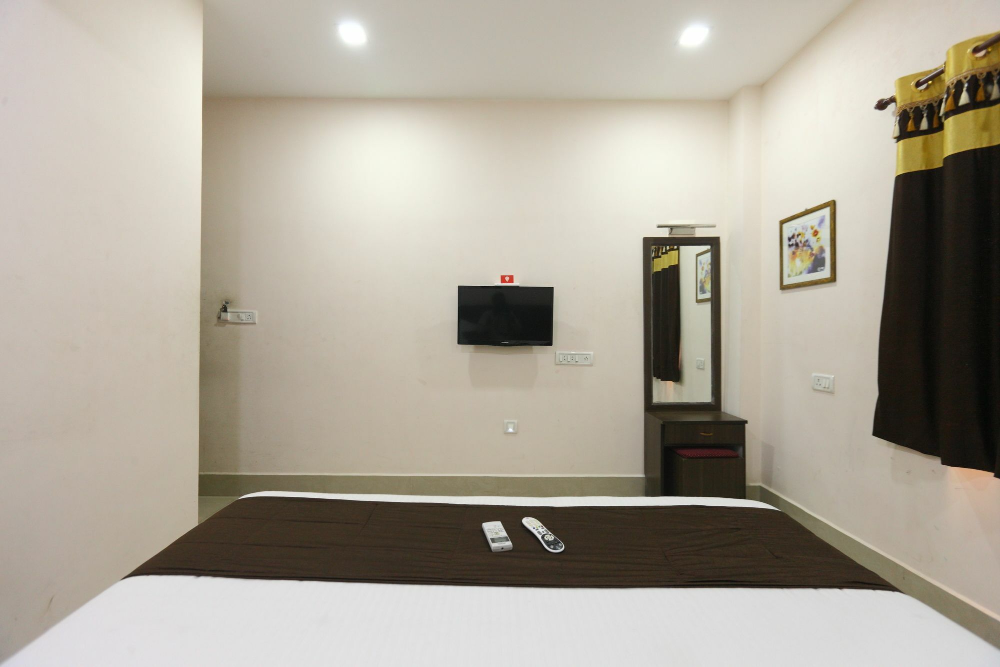 Hotel O Raaj Residency Ченай Екстериор снимка
